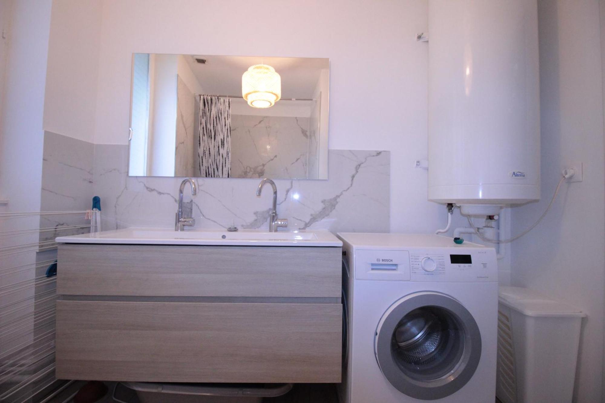 Logement Neuf "Meuse" - Hyper Centre - Parking Proche - Proche Gare - 4 Chambres - Terrasse Couverte - Wifi ! Gere Par Prestazen'Services Верден-сюр-Мёз Экстерьер фото